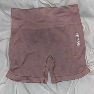 Gymshark adapt camo pink shorts with cute scrunch side detailing